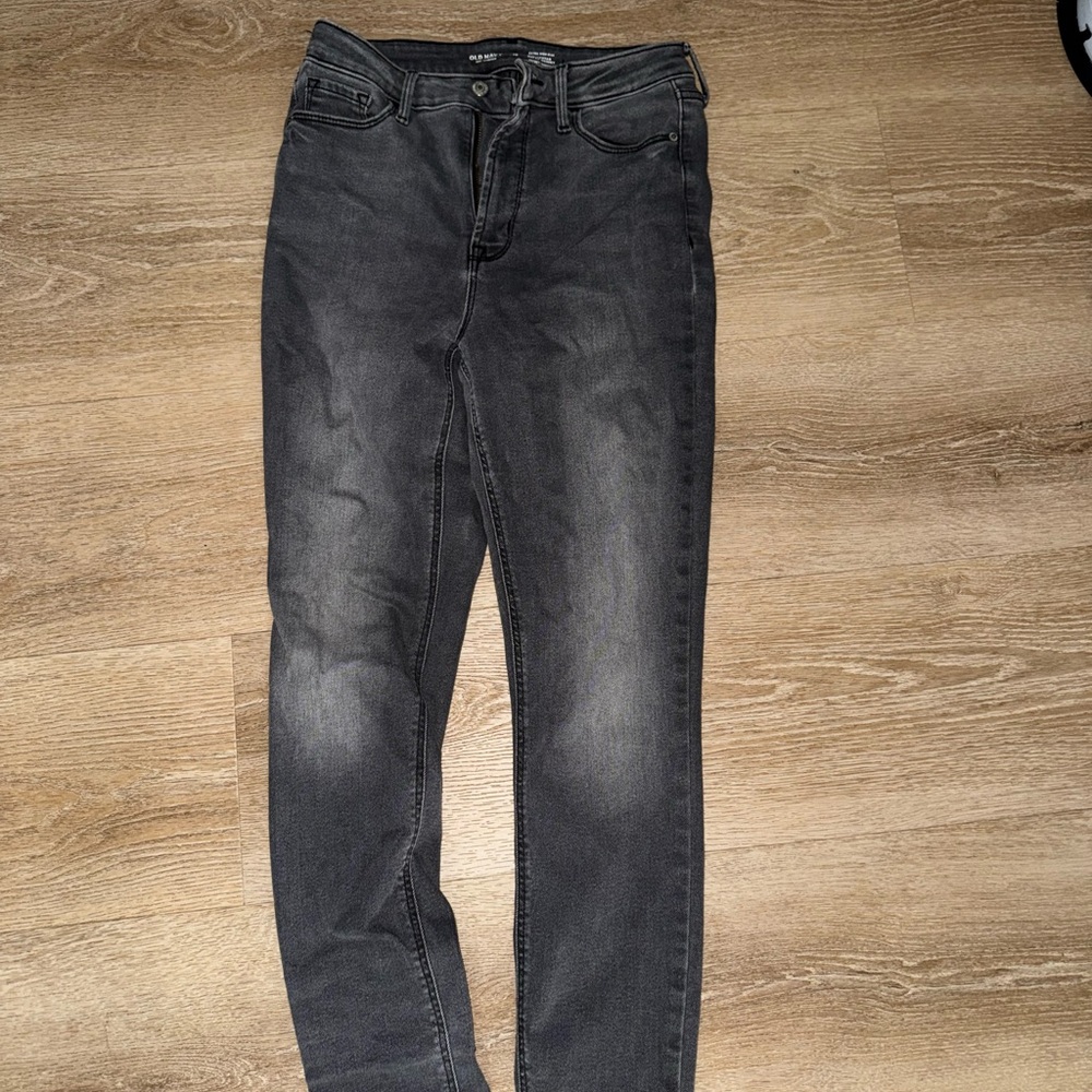 Old Navy Women’s Dark Gray Skinny Jeans